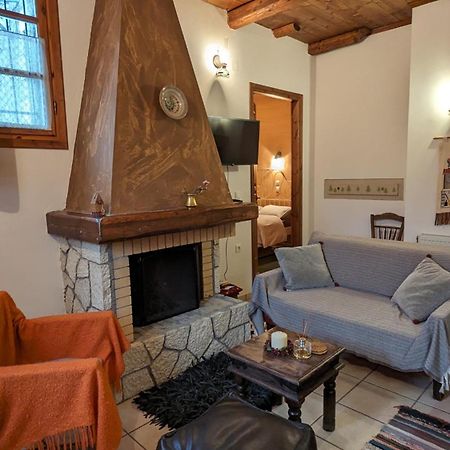 Diminio 2 Apartment At Livadi Arachova Bagian luar foto