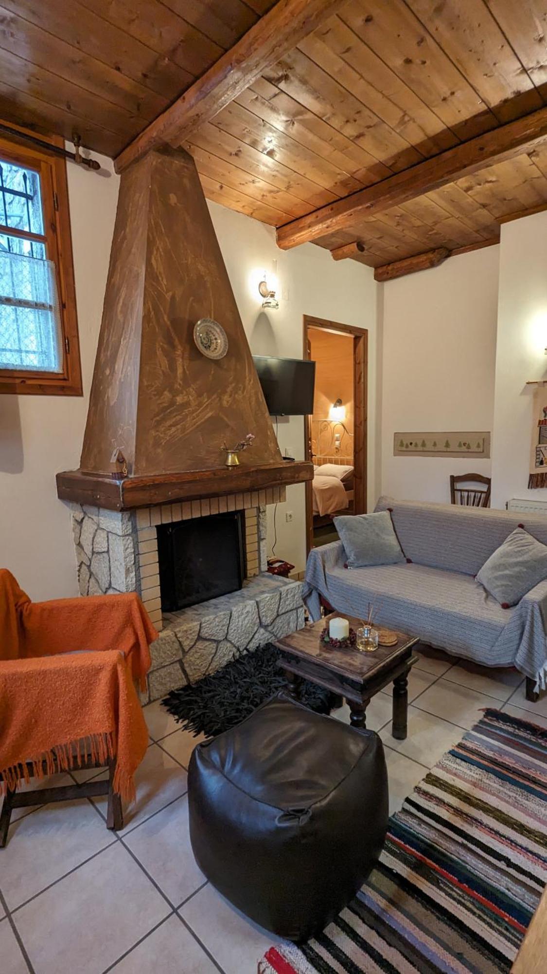 Diminio 2 Apartment At Livadi Arachova Bagian luar foto